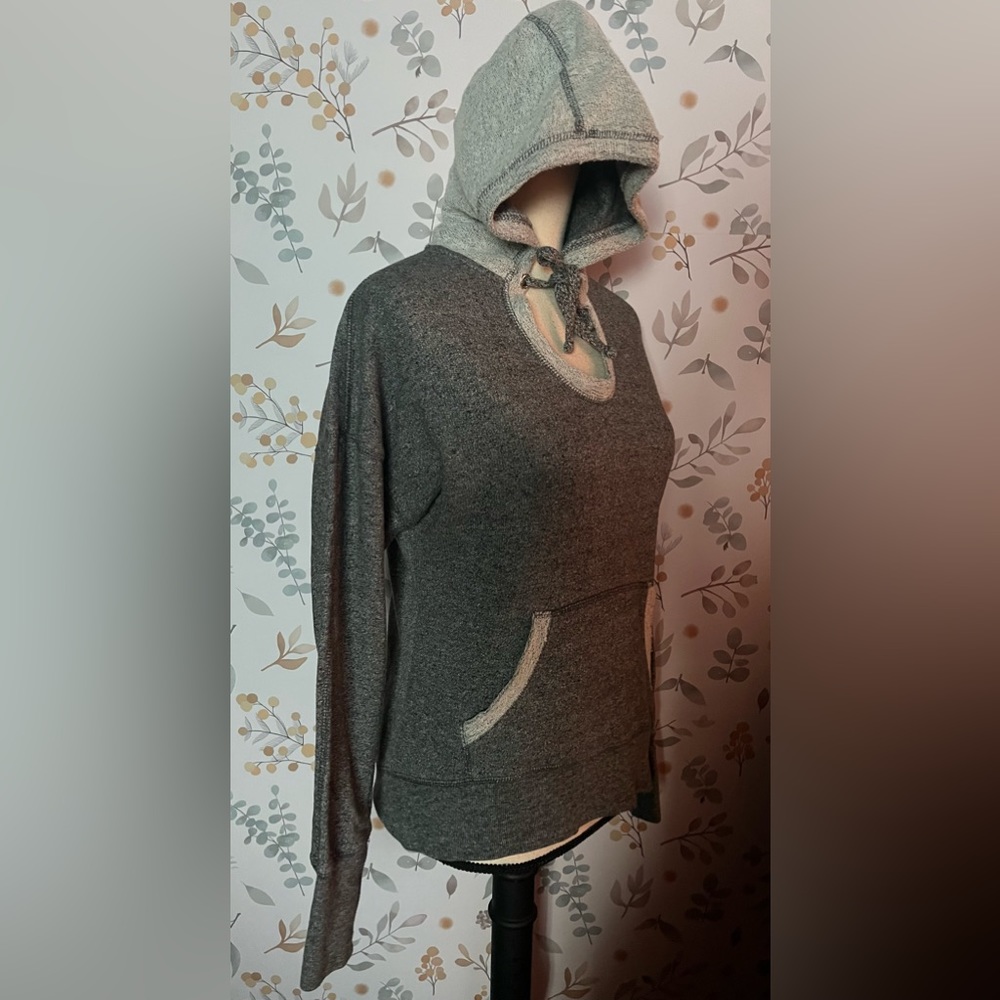 Hoodie - -- Reebok size medium